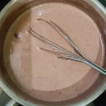 Masak hingga semua larut dan mendidih.