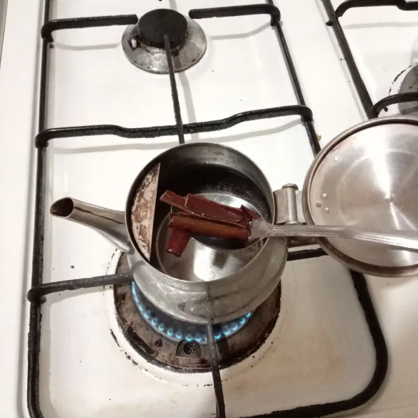 Tambahkan kayu manis