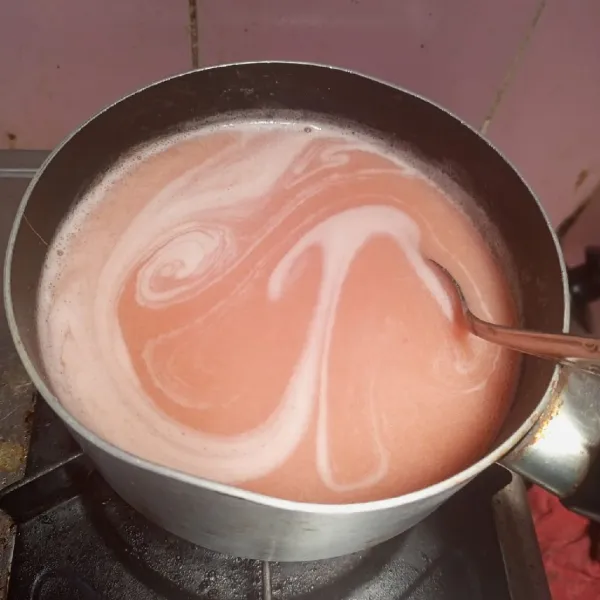 Masak sambil diaduk sampai mendidih.