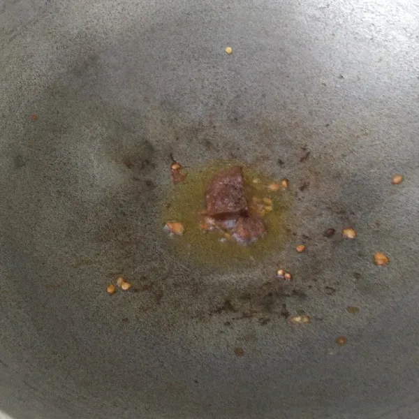 Goreng terasi sampai matang.