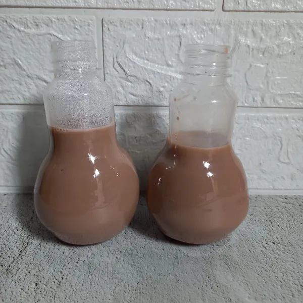 Tuang ke dalam botol dan biarkan dingin. Kemudian masukkan ke dalam kulkas. Pudot coklat siap dinikmati.