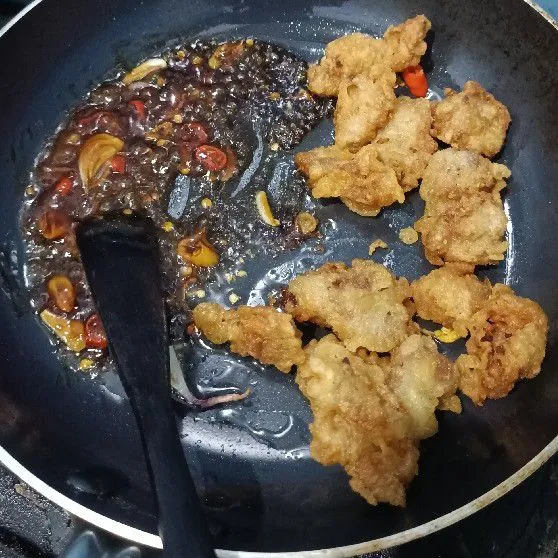Masak hingga saus mengental.