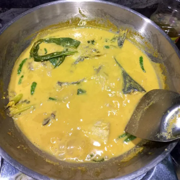 Masukkan garam, kaldu jamur, koreksi rasa. Setelah mendidih matikan kompor, gulai siap di hidangkan.