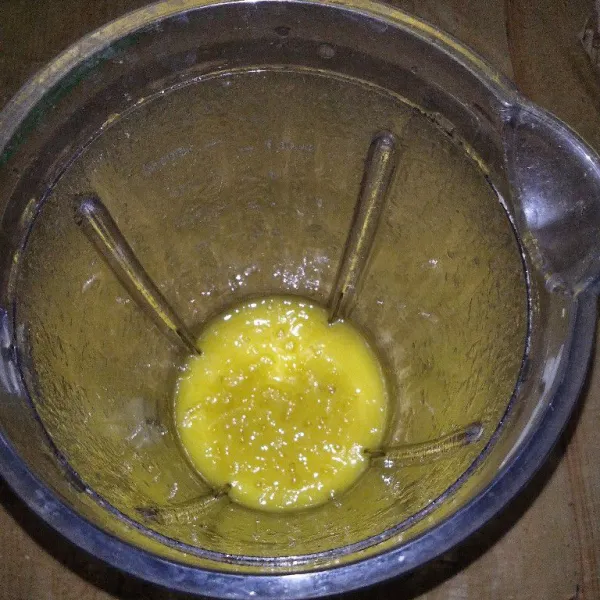 Blender Buah mangga hingga halus