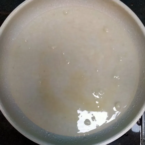 Campur bubuk jelly plain, gula pasir, garam dan air.