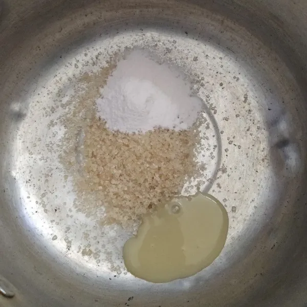 Campur gula, bubuk jelly dan susu kental manis.