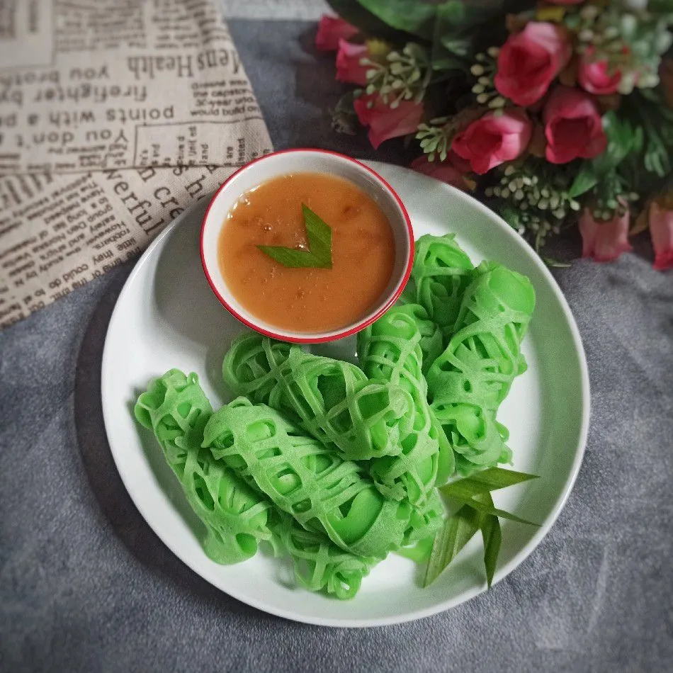 Roti Jala Pandan Saus Kinca