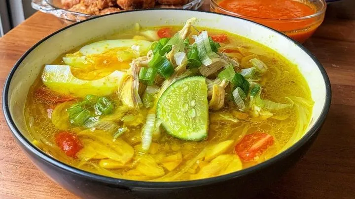 soto ayam menu makanan sehari-hari