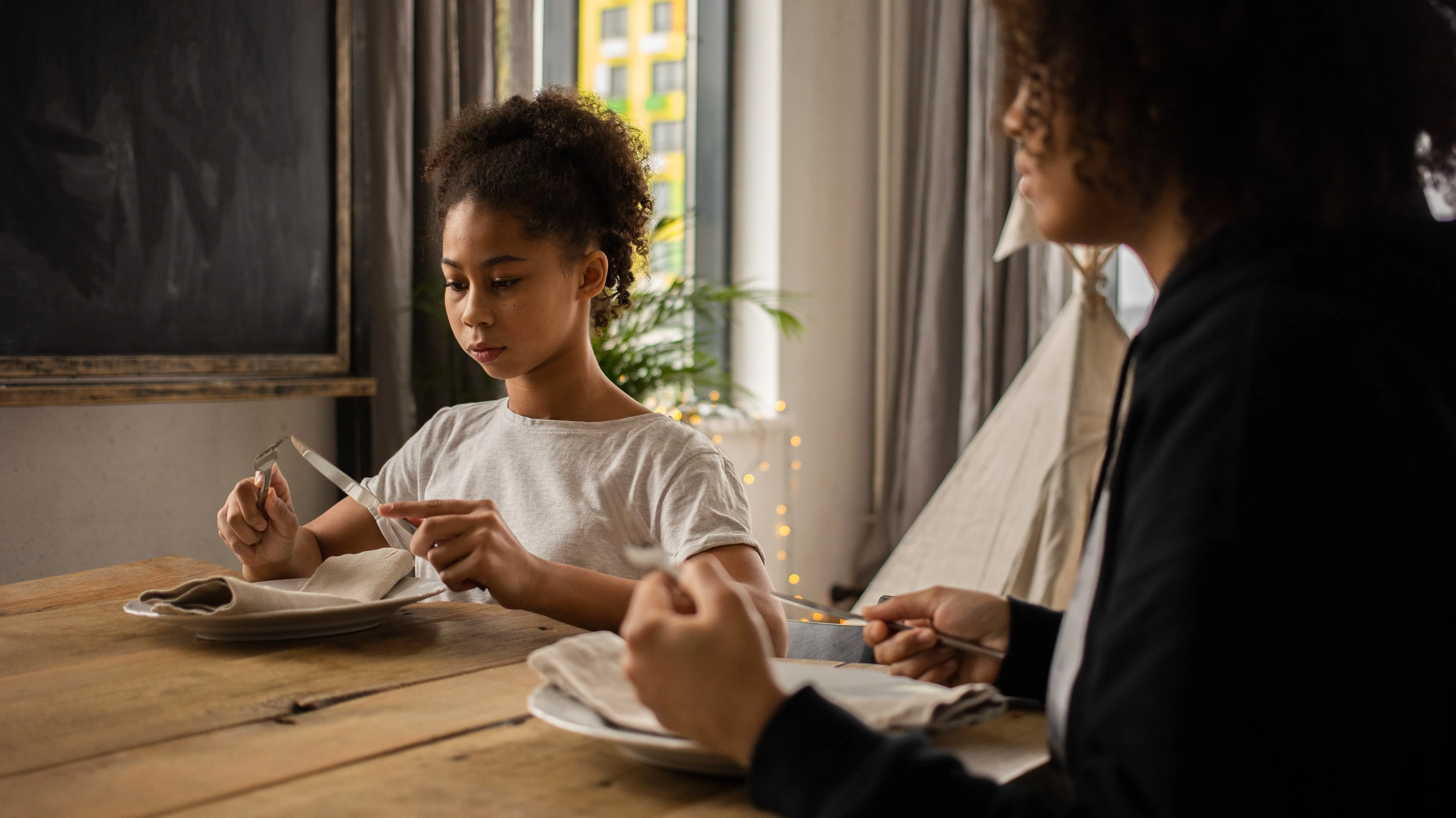 7 Aturan Table Manner yang Perlu Kamu Ketahui