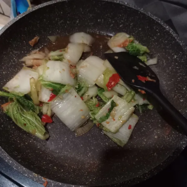 Masak sampai matang, cek rasanya dan matikan api.
