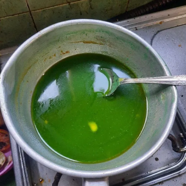 Lelehkan coklat hijau dengan mentega.