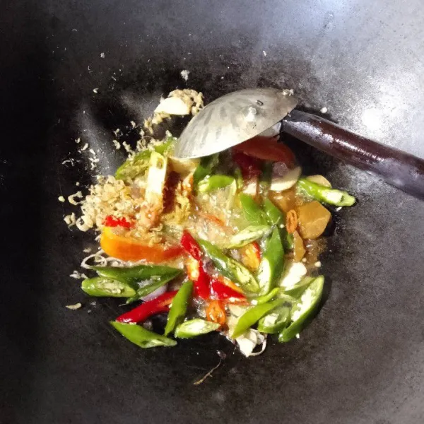 Masukan bumbu lainnya.