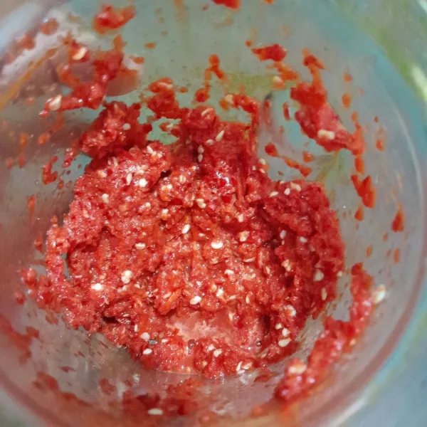Blender kasar cabe merah, bawang merah.