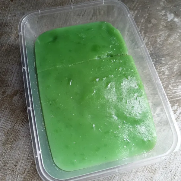 Campur semua bahan utama dan aduk rata, lalu masak sampai mengental dan meletup-letup, tuang ke dalam wadah dan biarkan sampai mengeras.