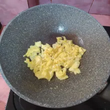 Buat orak-arik telur.