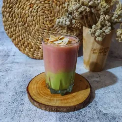 Smoothies Alpukat Strawberry Apel