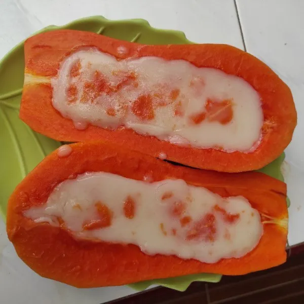 Masukkan kedalam kulkas, biarkan dingi  dan set. Pepaya jelly susu siap dihidangkan.