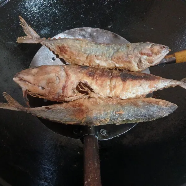 Angkat dan tiriskan. Siap dihidangkan.