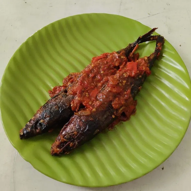 Ikan Asap Bumbu Merah