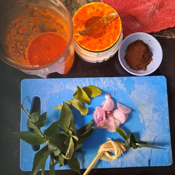 Siapkan bumbu bumbu