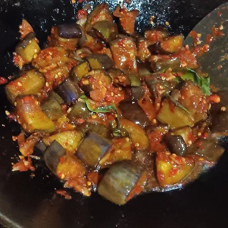 Aduk-aduk rata sampai meresap, angkat dan sajikan untuk keluarga tercinta🥰.