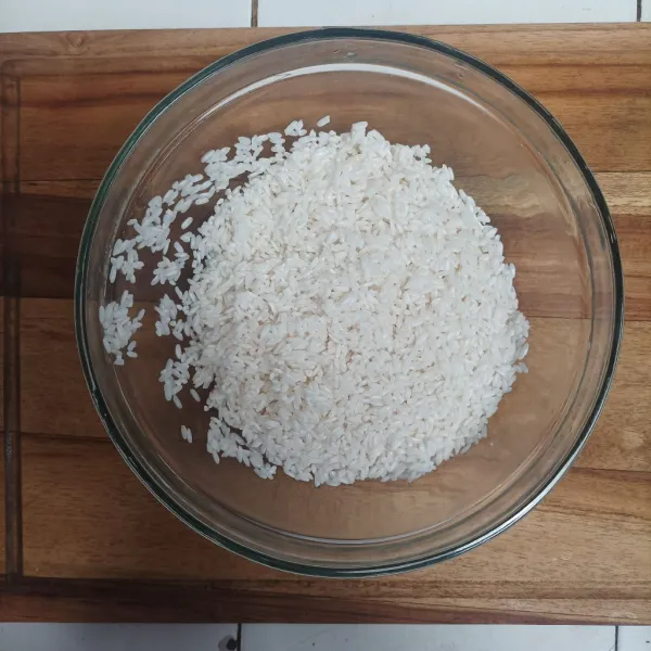 Rendam beras ketan selama 2 jam