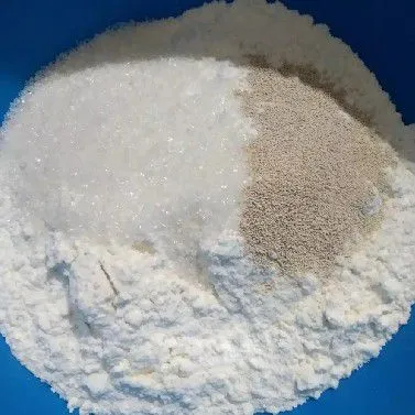 Campur bahan kering, tepung terigu, susu bubuk, ragi instan, dan gula, lalu aduk hingga tercampur rata, lalu masukkan susu cair, telur utuh dan kuning telur, aduk hingga tercampur rata