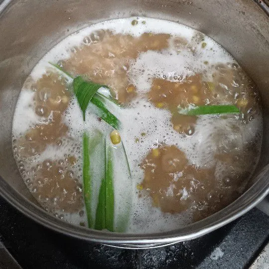 Masak hingga mendidih. Koreksi rasa.