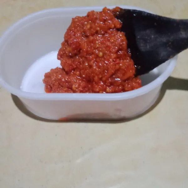 Masukkan ke dalam wadah yang bersih dan kering. Bumbu siap digunakan.