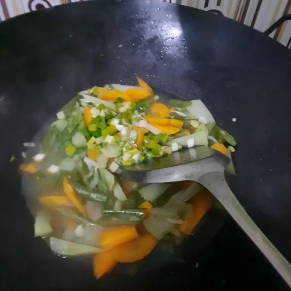 koreksi rasa sayuran siap di nikmati.