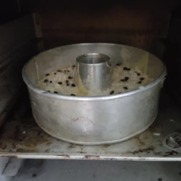 Panggang adonan di oven yang telah dipanaskan terlebih dahulu. Panggang di suhu 180°c selama 30 menit.