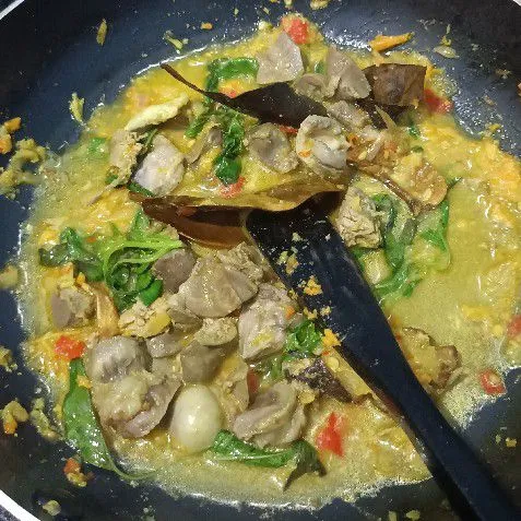 Masak sebentar hingga kemangi layu.