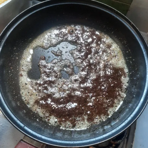 Tumis bumbu rendang instan.