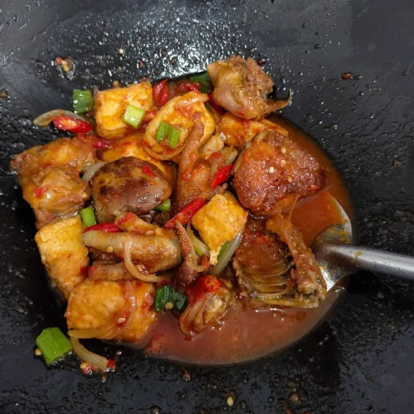 Masak hingga kuah mengental dan siap disajikan.