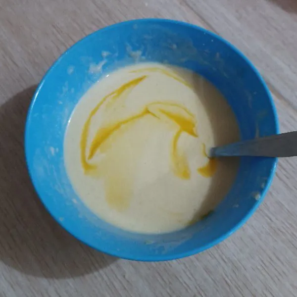 Cairkan margarin, masukkan kedalam mamgkuk