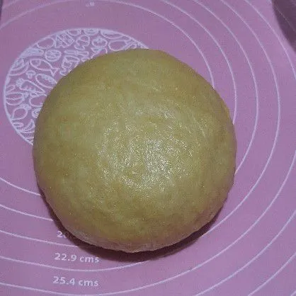 Istirahatkan adonan selama 15 menit.