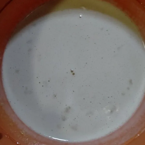 Tambahkan santan, aduk rata.