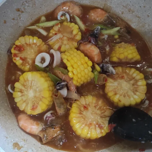 Koreksi rasa, angkat dan siap disajikan.