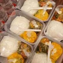 Sebagian saya sajikan untuk isian nasi box, sisanya buat makan di rumah.