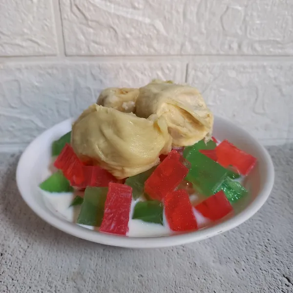 Tambahkan durian dan sajikan.