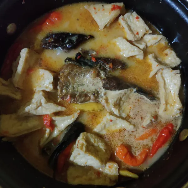 Masak hingga mendidih kembali, matikan api.