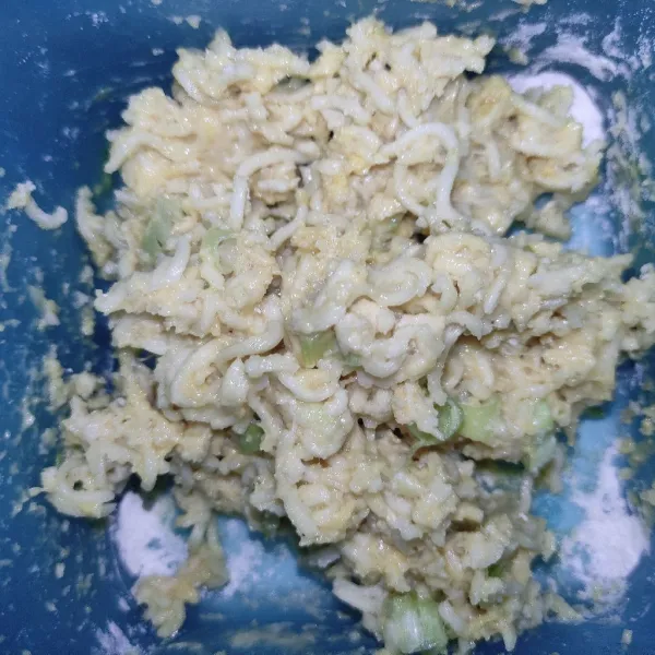 Kemudian masukkan mie tadi, lalu ulen.