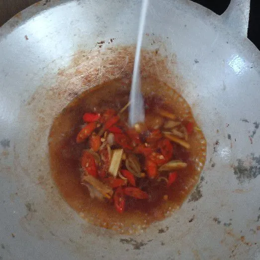Masukkan larutan maizena.