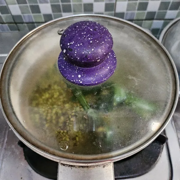 Tutup wajan selama memasak.