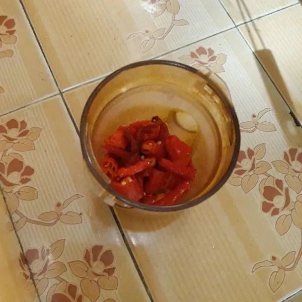 Blender kasar bumbu merah.