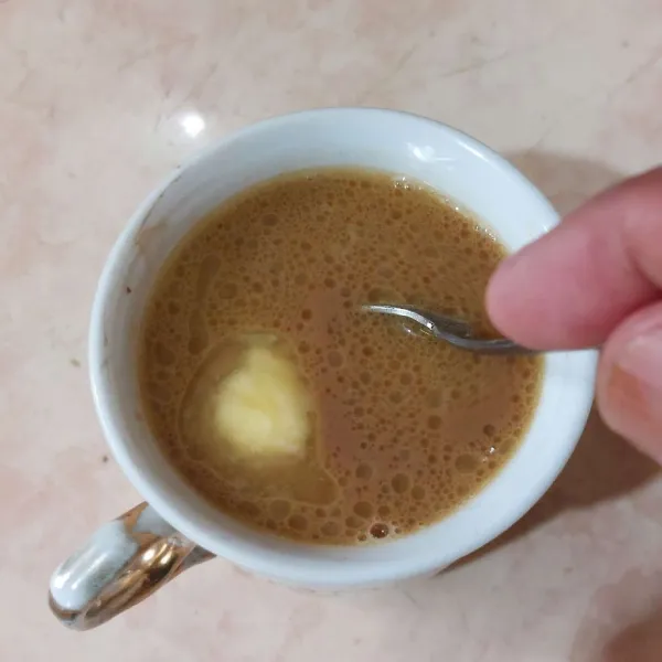 Aduk hingga butter larut. Segera sajikan.