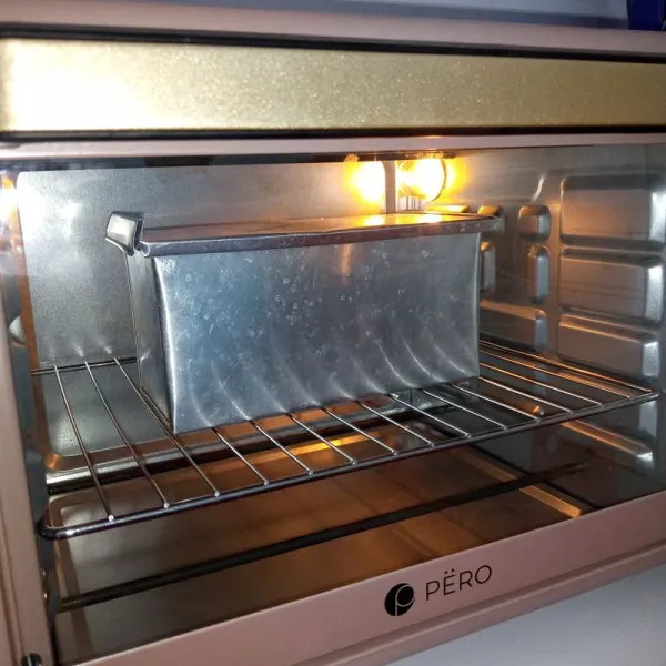Tutup loyang. Kemudian oven selama 50-60 menit dengan suhu 180° atau sampai matang. Biarkan dingin. Kemudian siap disajikan.