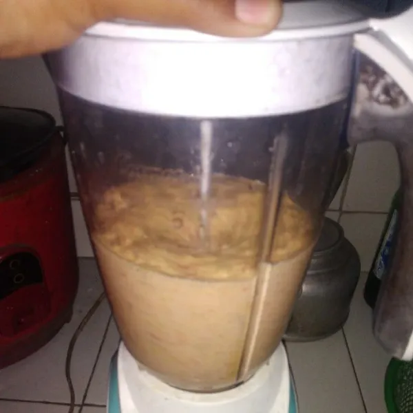 Blender hingga kehalusan sesuai selera. Lebih baik sedikit bertekstur.