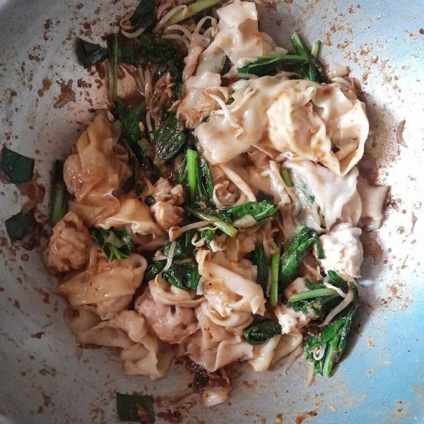 Aduk hingga bumbu merata, sajikan hangat.