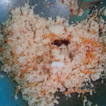 Tambahkan garam, kaldu bubuk dan saos tiram.